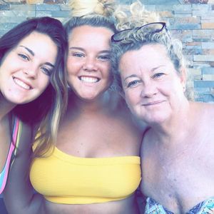 Meet your Posher, Hope